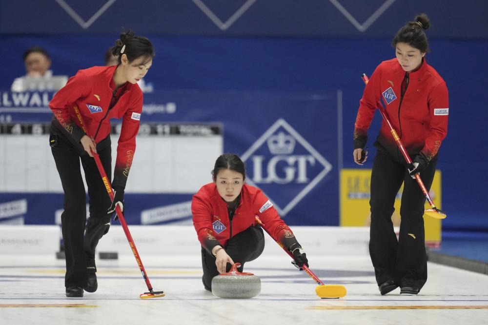 意大利足球运动员坎德雷瓦退役.